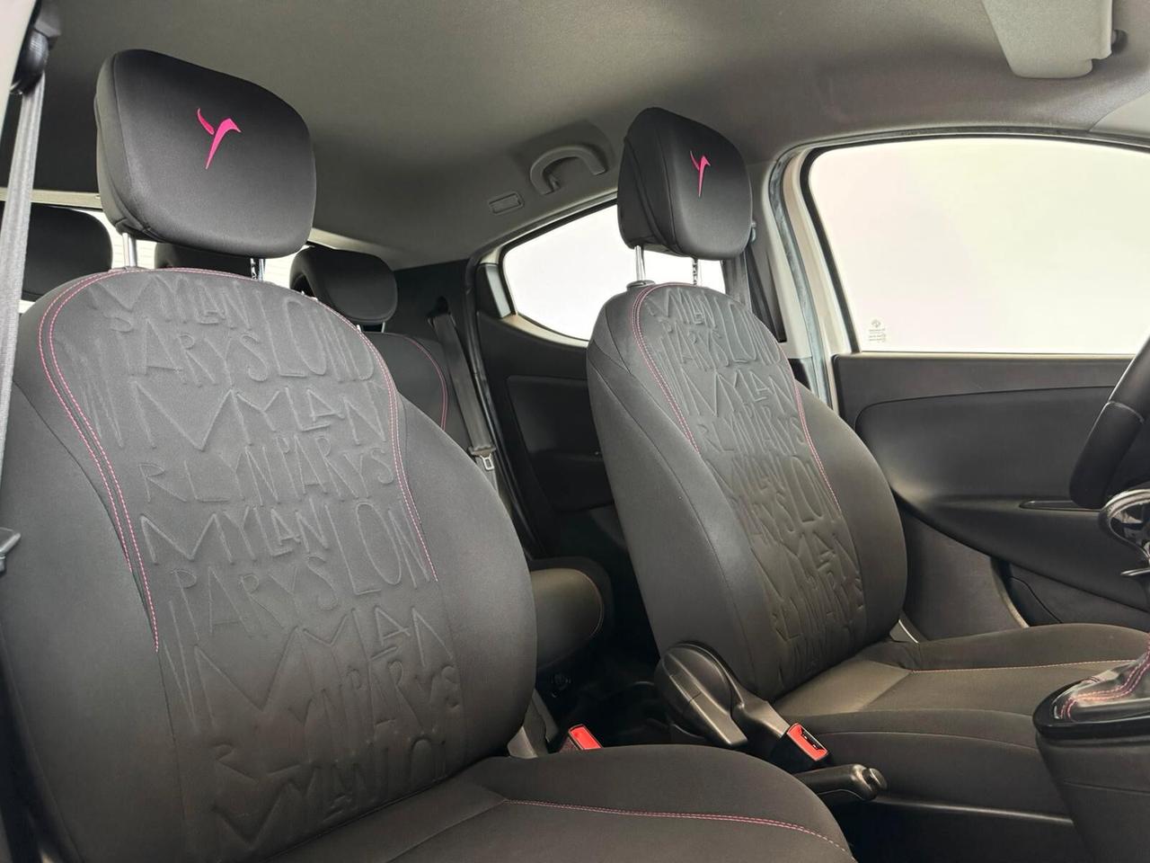 Lancia Ypsilon 0.9 TwinAir 85 CV 5 porte S&S S Momodesign