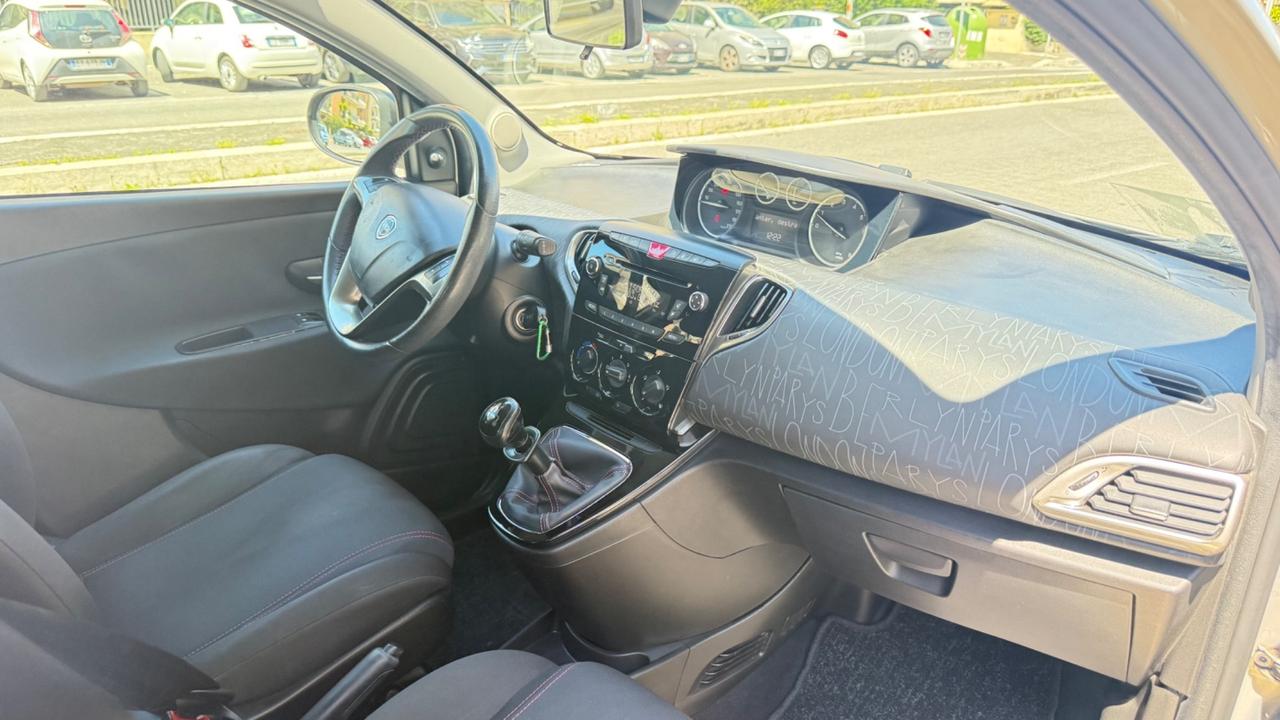 Lancia Ypsilon 1.2 69 CV 5 porte GPL Ecochic S Momodesign led pdc