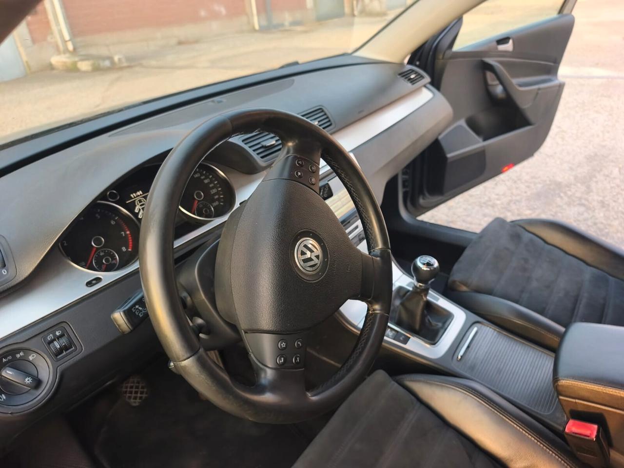 Volkswagen Passat Sw 2009---1.8 Benzina GPL