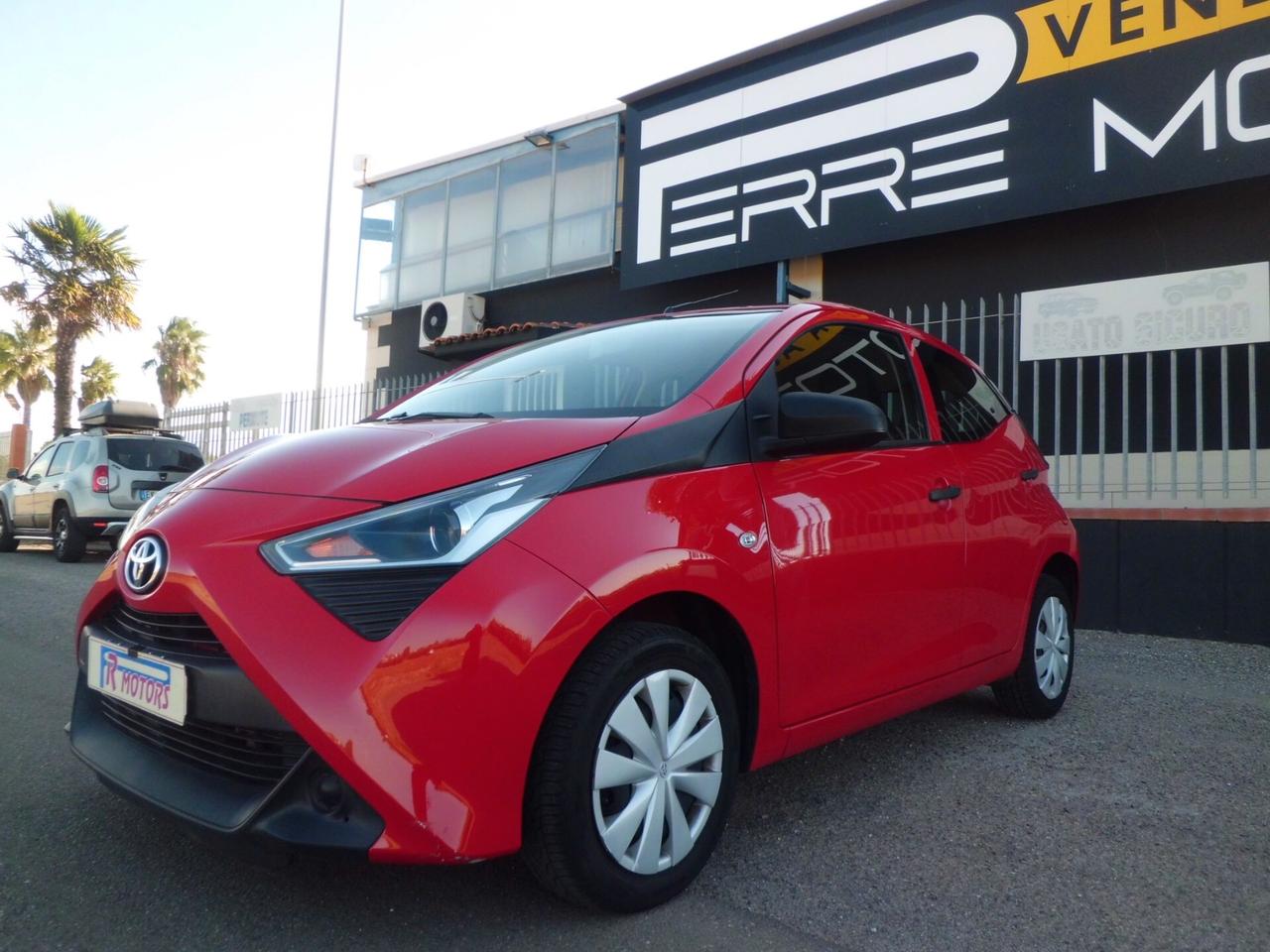 Toyota Aygo Connect 1.0 VVT-i 72 CV 5 porte x-clusiv red style MMT