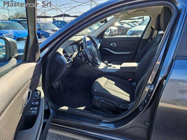 BMW 320 320d XDRIVE auto Business Adv - GD711AP