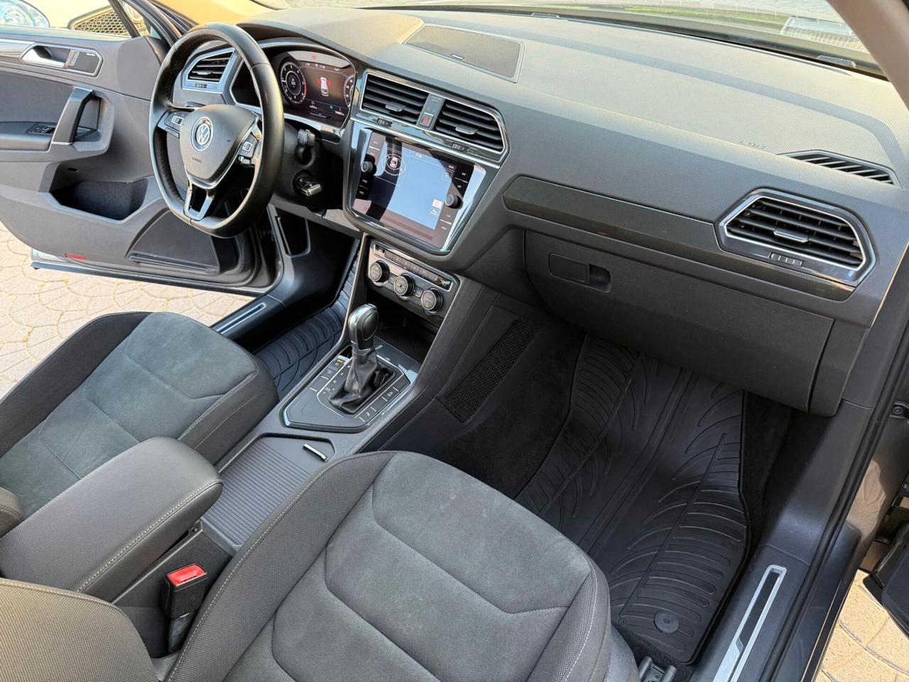 Volkswagen Tiguan 2.0 TDI SCR DSG R-LINE VIRTUAL