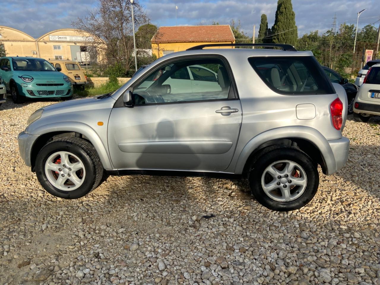 Toyota RAV 4 RAV4 2.0 16V cat 3 porte Sol PROMO A SOLI 3.900€