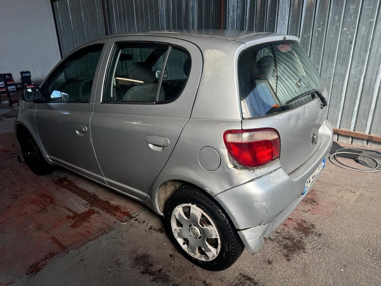 Toyota Yaris 1.0i 16V cat 5 porte Sol