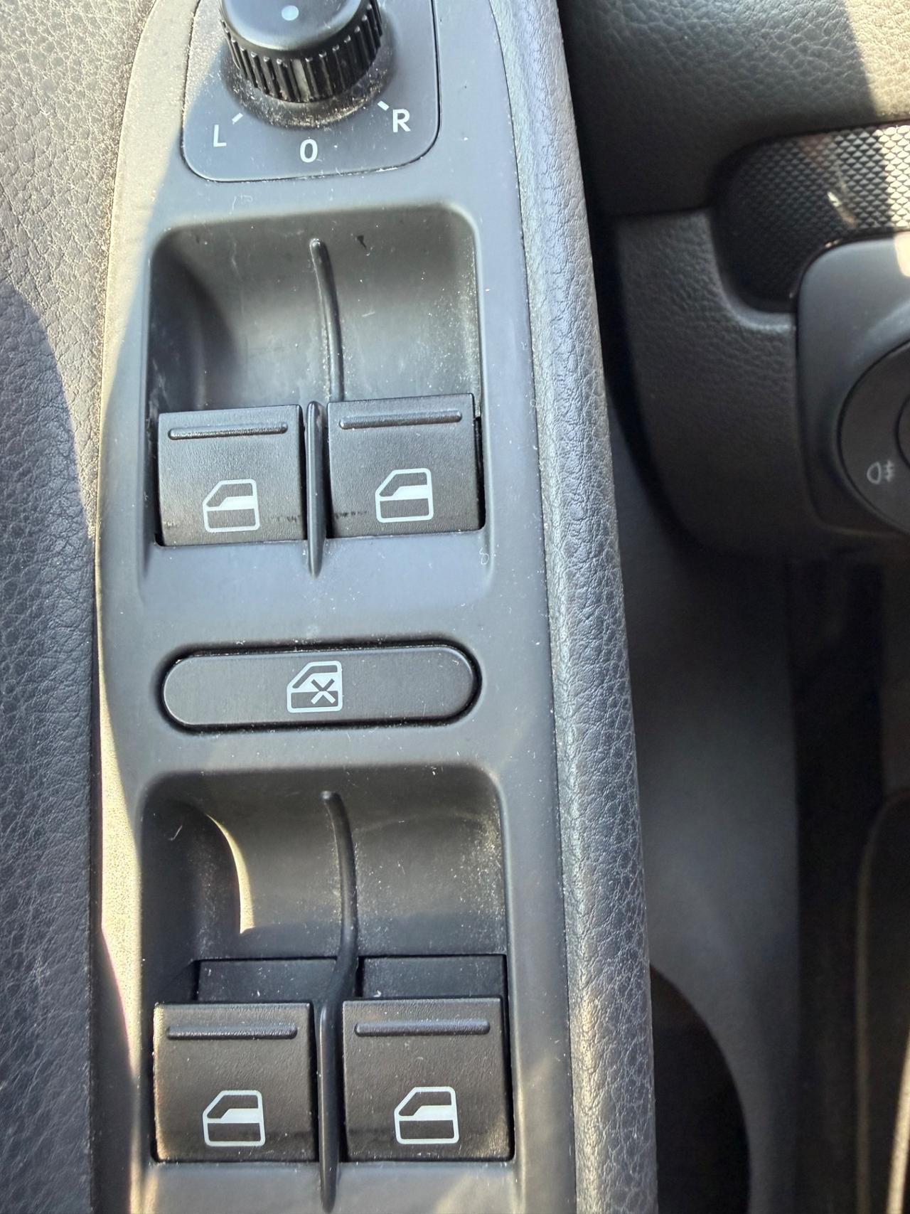 Volkswagen Golf 1.6 BENZINA 86MILA KM