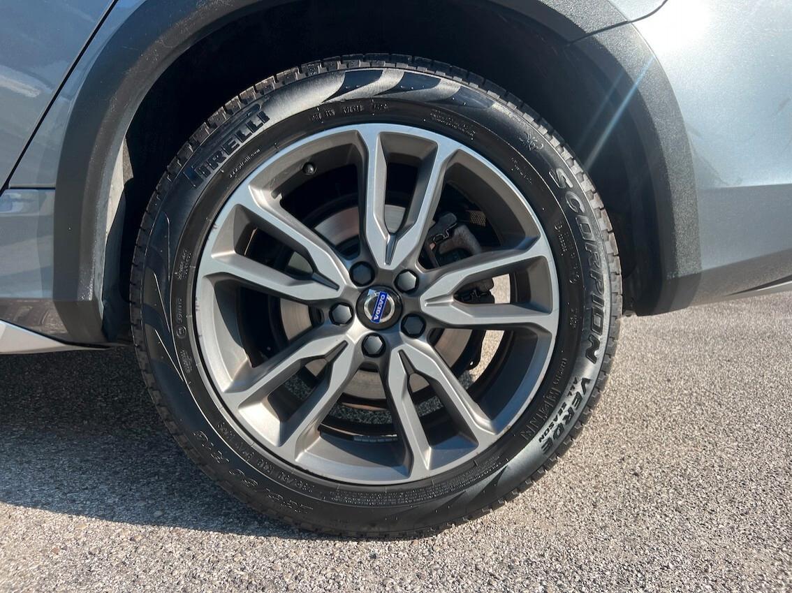 Volvo V60 Cross Country 2.0 d3 Plus geartronic - Pelle Navi Fari Led - FULL OPTIONAL