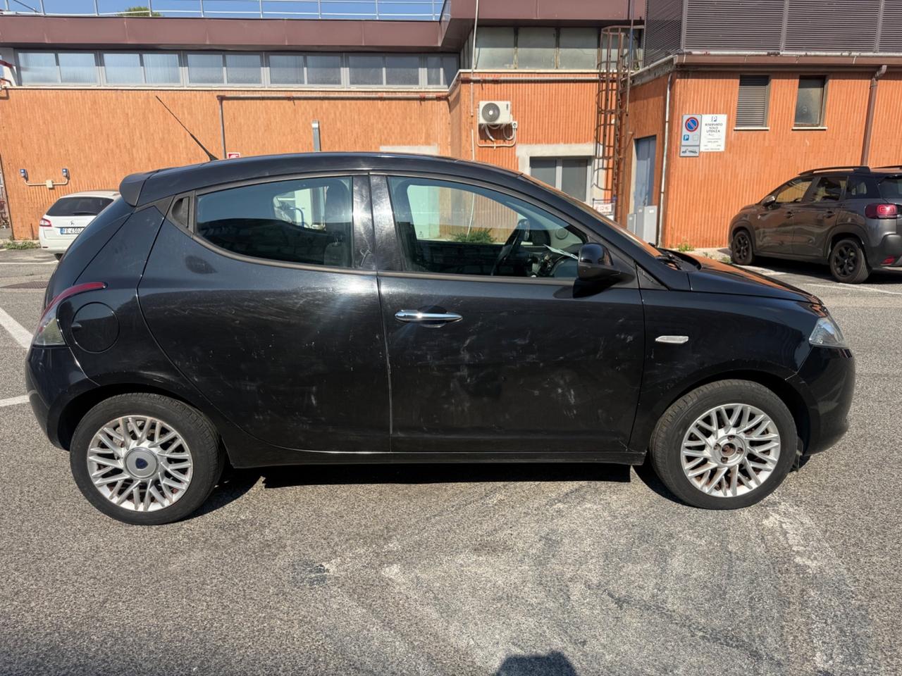 Lancia Ypsilon 1.2 69 CV 5 porte Gold