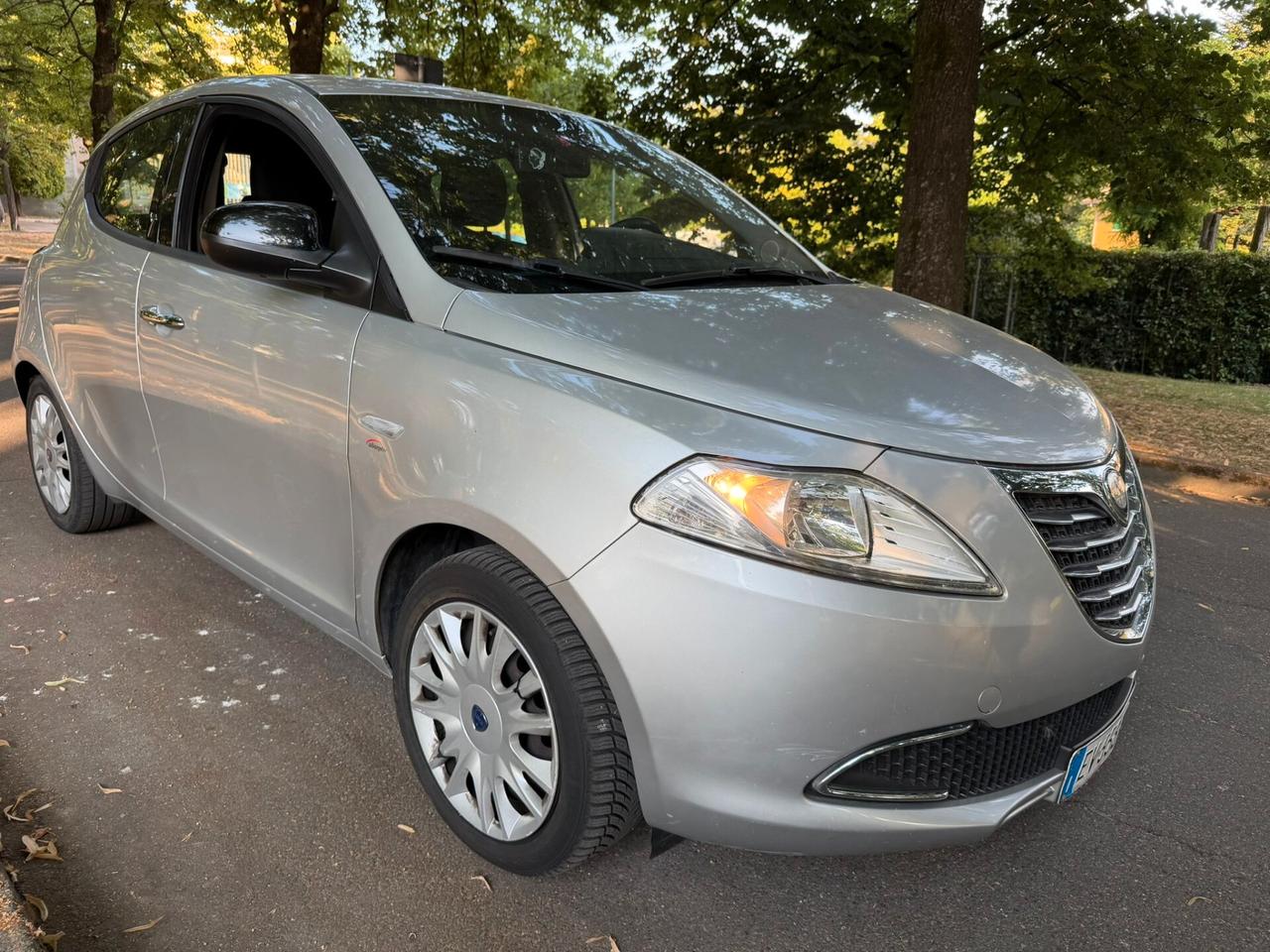Lancia Ypsilon 1.2 GPL PLATI NUM