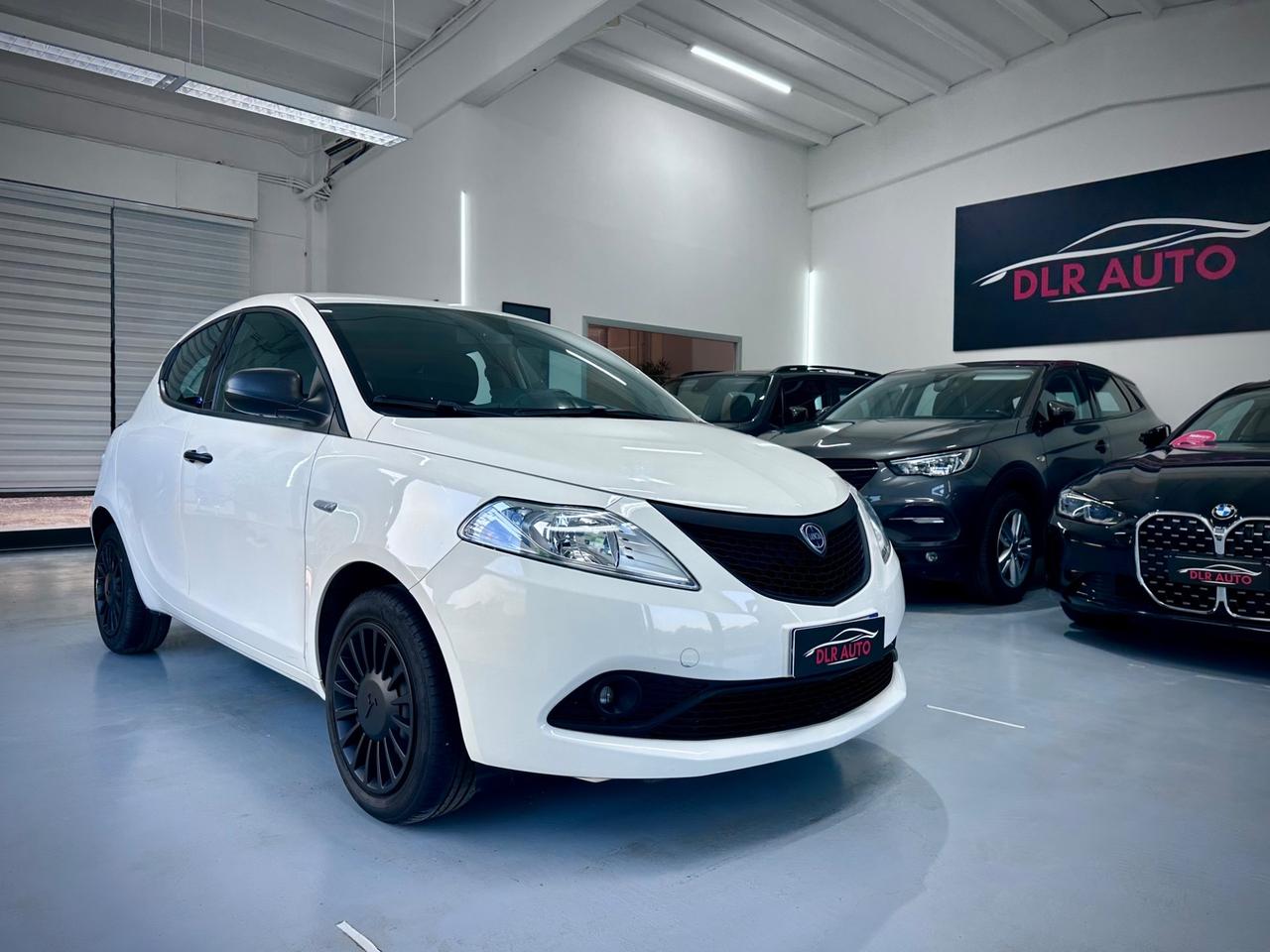 Lancia Ypsilon 1.2 69 CV 5 porte Elefantino Blu