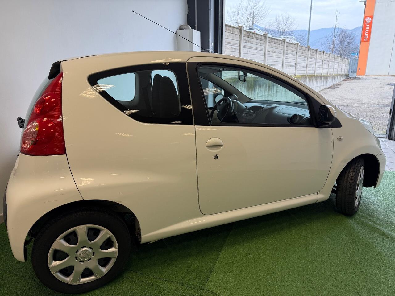 Peugeot 107 1.0 68CV 3p. Sweet Years 2Tronic