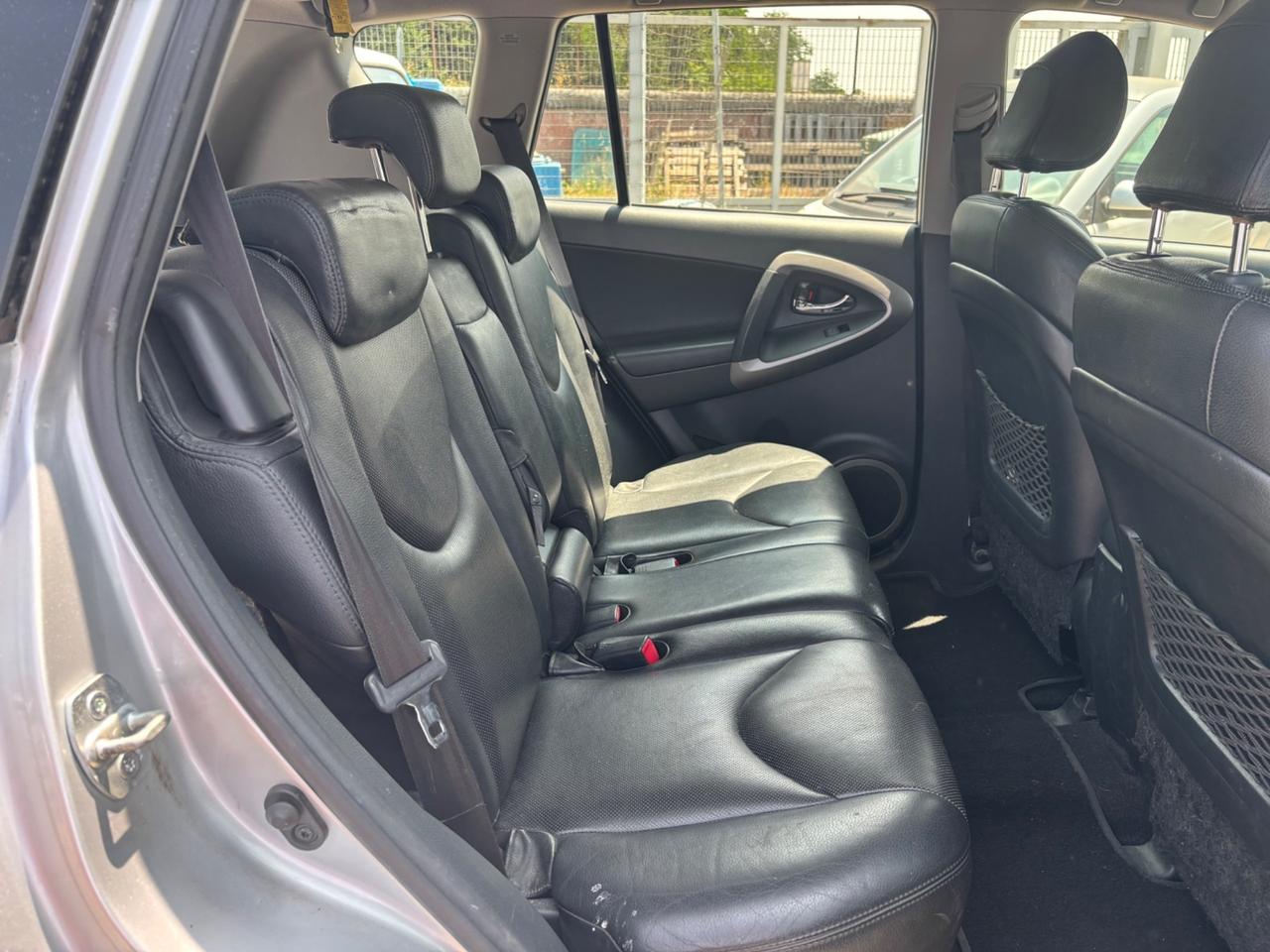 Toyota RAV 4 RAV4 2.0 Luxury