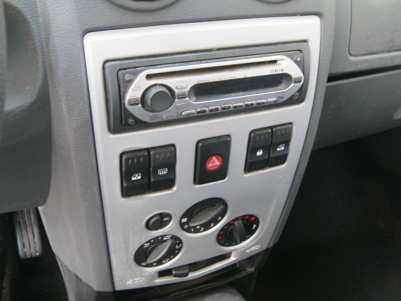 Dacia Logan 1.6 benzina 7 posti
