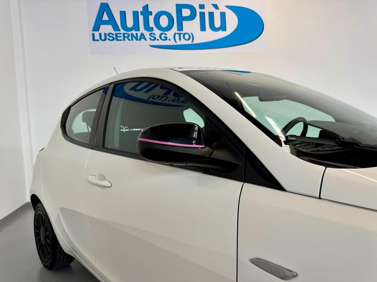 Lancia Ypsilon 0.9 TwinAir 85 CV 5 porte S&S S Momodesign