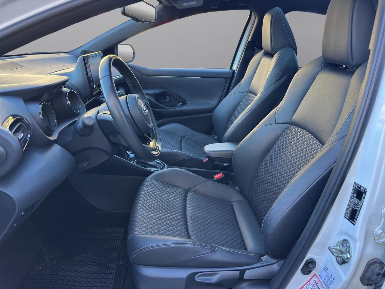 Toyota Yaris 1.5h Lounge