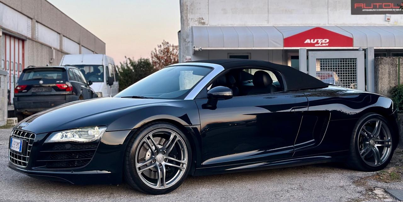 AUDI R8 Spyder 5.2 V10 FSI quattro R tronic 2011