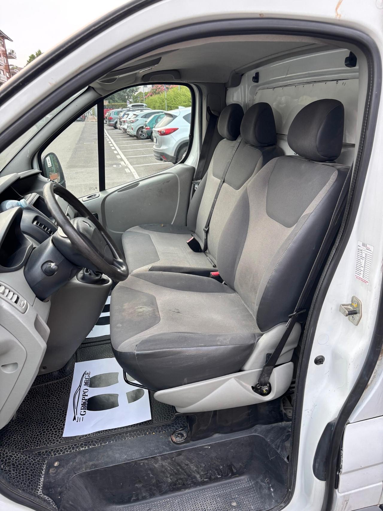 RENAULT TRAFIC