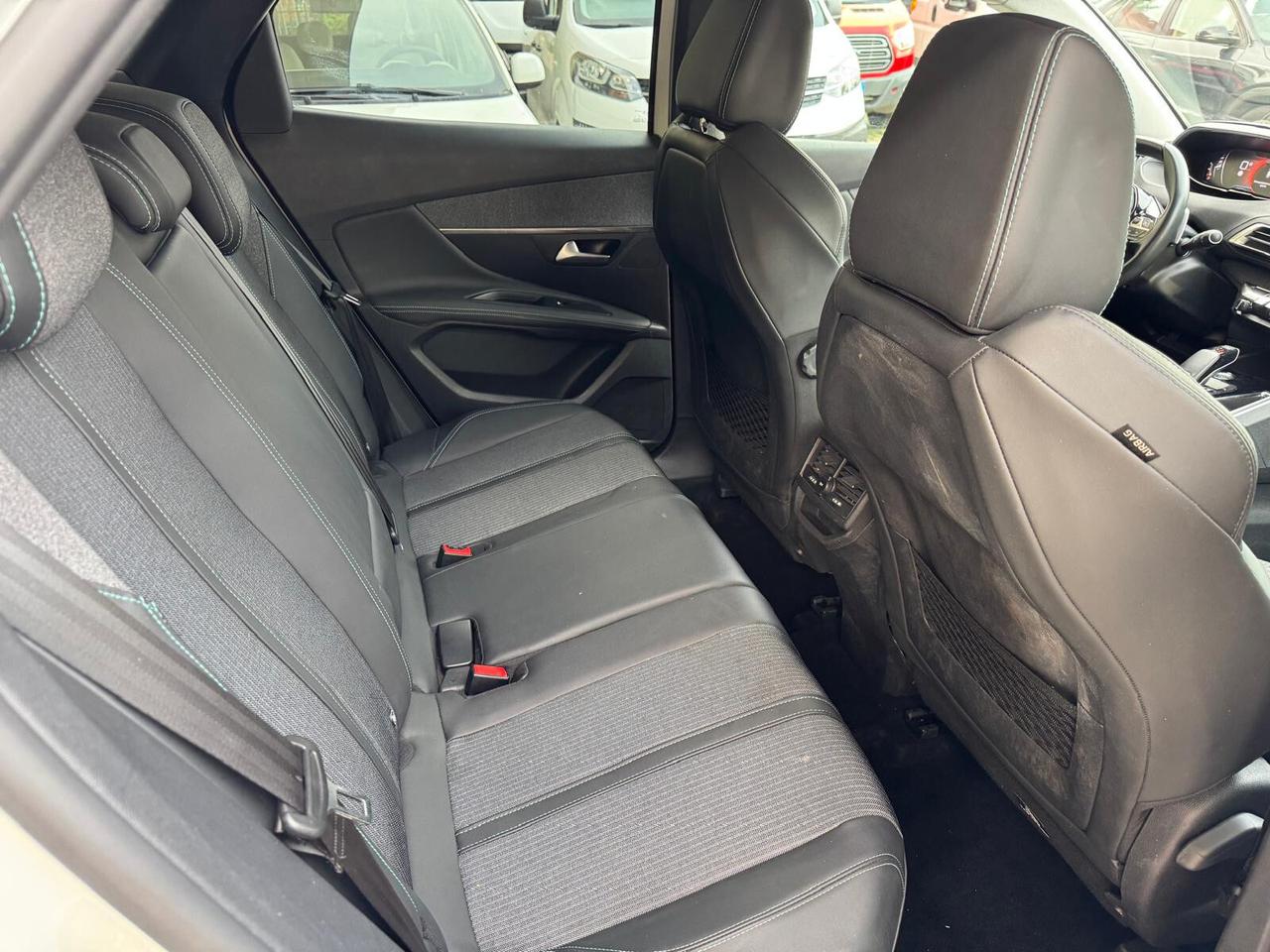 Peugeot 3008 BlueHDi 130 S&S EAT8 Allure