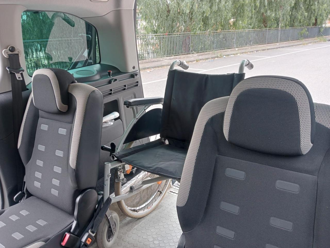 Citroen Berlingo Pianale ribassato con rampa disabili in carrozzina