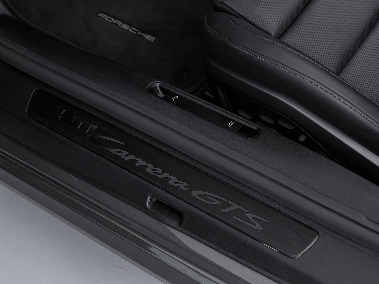 Porsche 911 cabrio 3.0 carrera gts auto