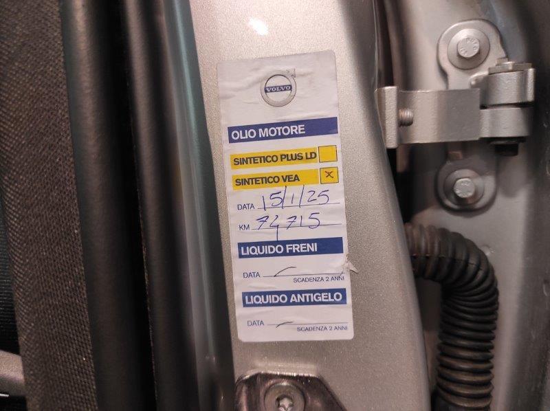 VOLVO V60 (2018-->) - V60 B4 (d) Geartronic Momentum Business