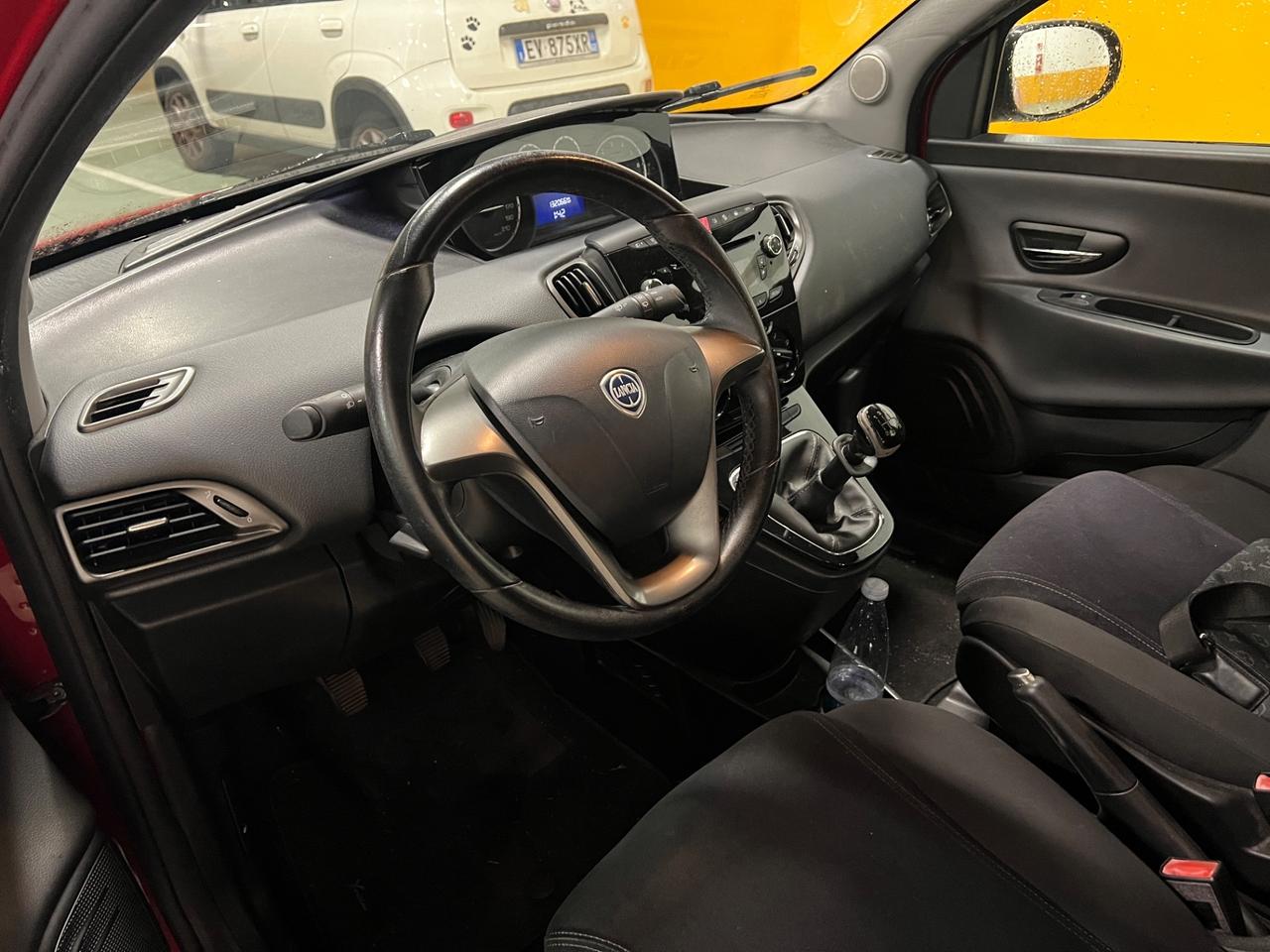 Lancia Ypsilon 1.2 69 CV 5 porte km 130.000 - 2011