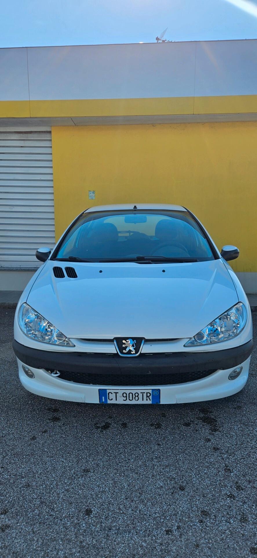 Peugeot 206 1.1 3p. XT