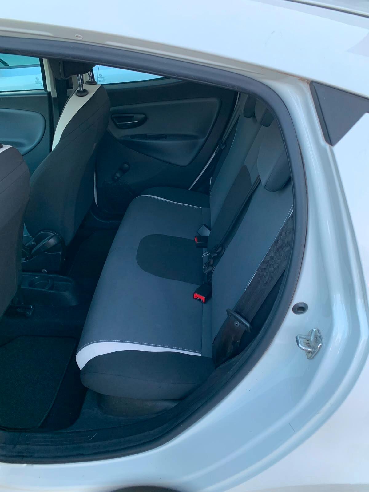 Lancia Ypsilon elefantino-5 porte-con solo 60000 km-del 2015-benzina gpl da fabbrica-ecologica-8 gomme e cerchi