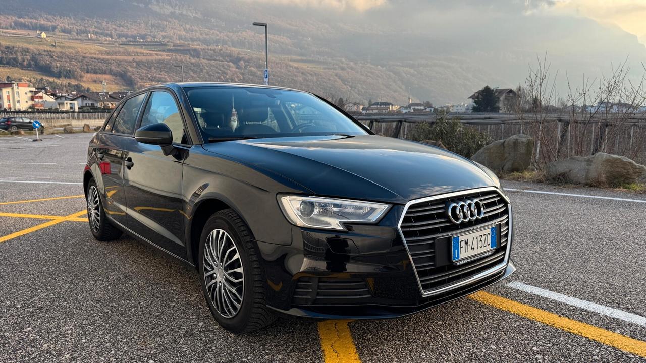 AUDI A3 SPORTBACK 2.0 TDI S-TRONIC DESIGN