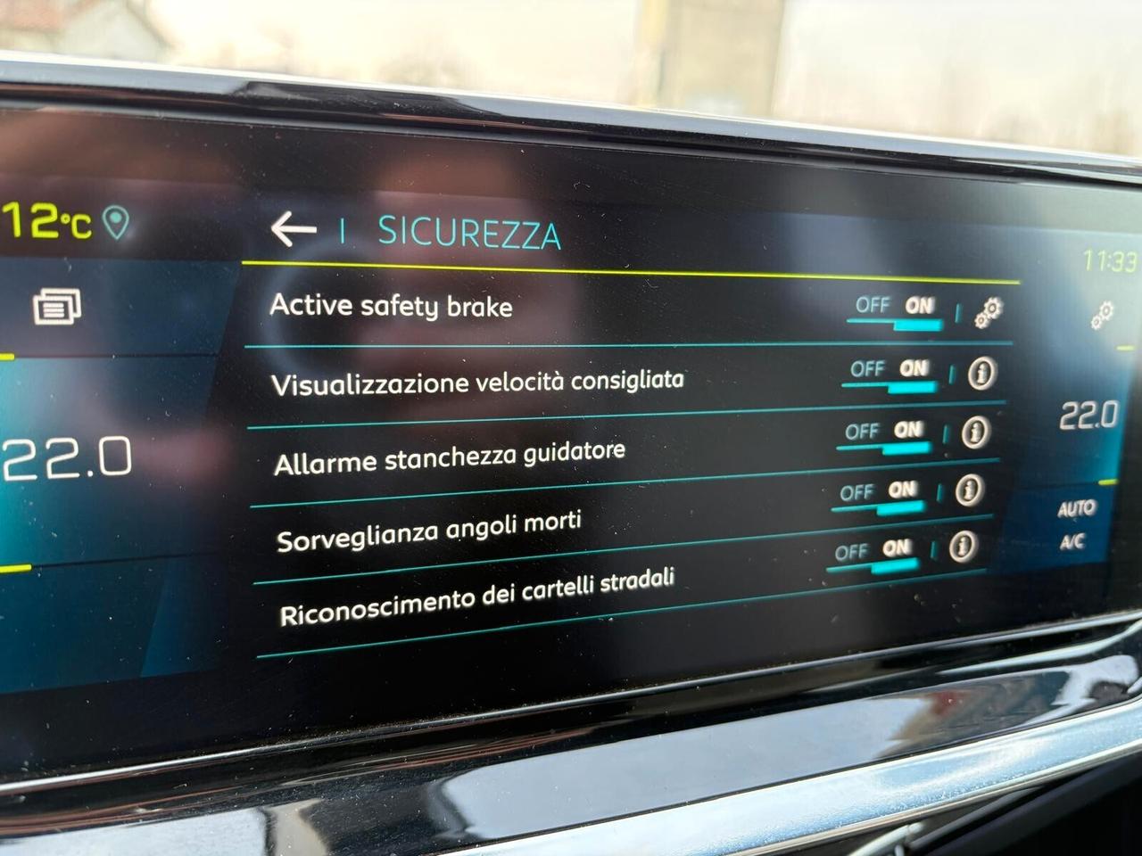 Peugeot 2008 GT motore elettrico 136 CV SPOTICAR