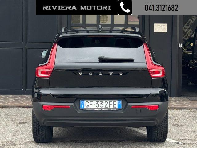 VOLVO XC40 T2 Momentum Core