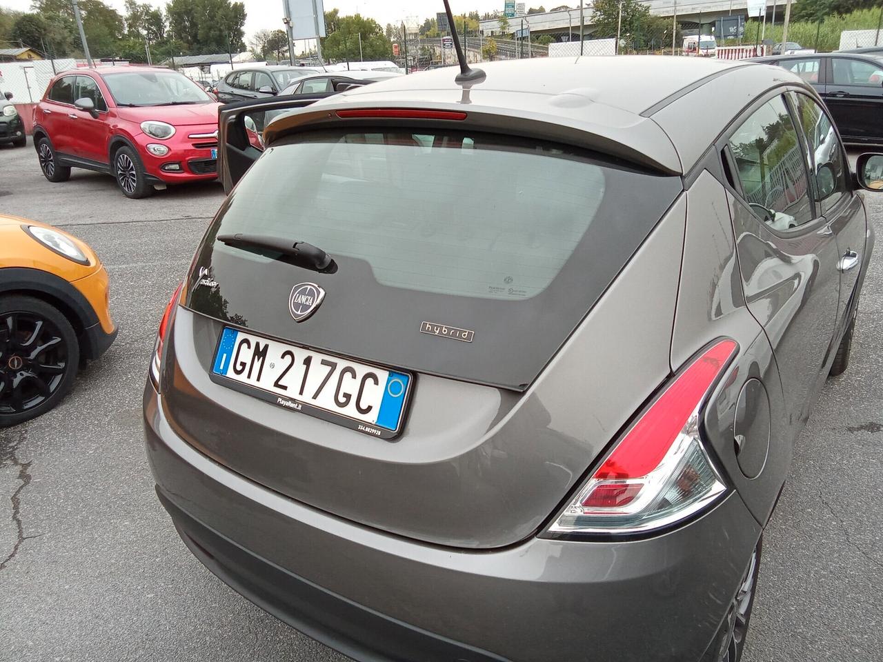Lancia Ypsilon 1.0 FireFly 5 porte S&S Hybryd Gold