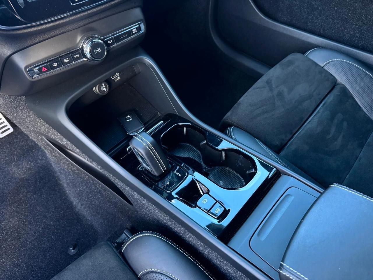 Volvo XC40 D4 AWD Geartronic R-design