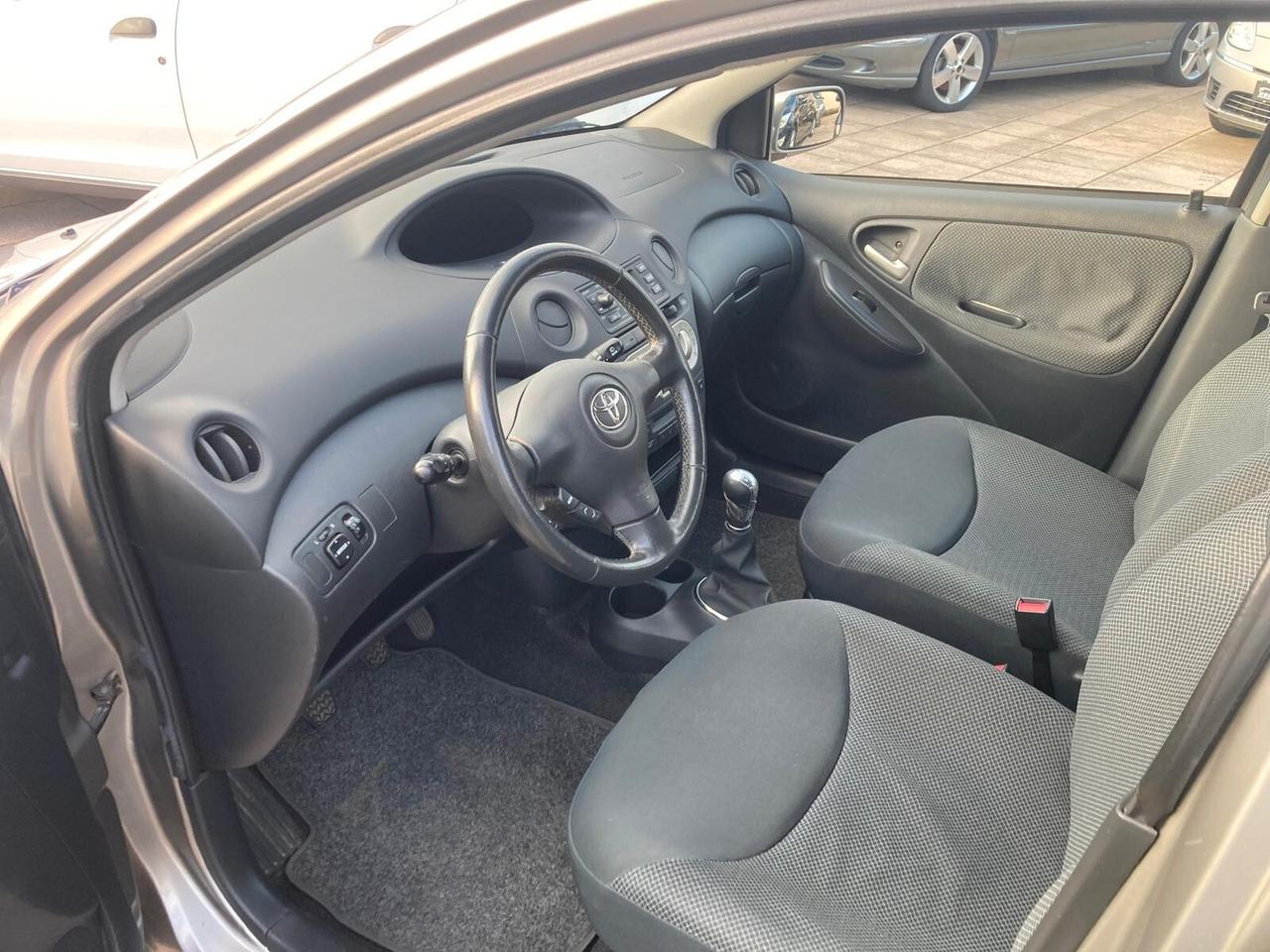 Toyota Yaris 1.3i 16V cat 5 porte Sol