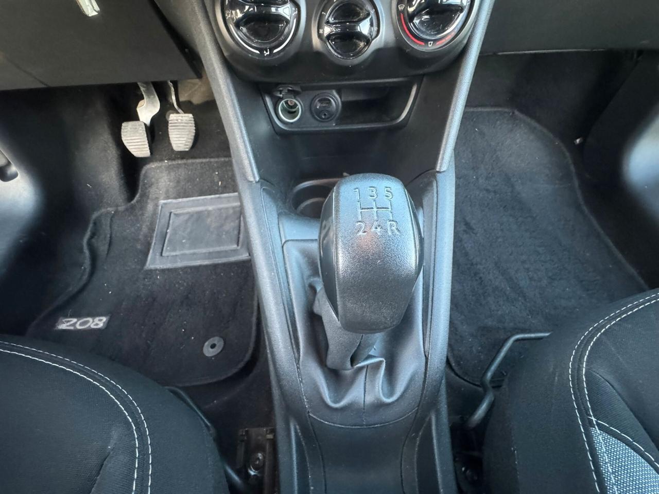 Peugeot 208 1.2 del 2016 5 porte SOLO 121.000 KM