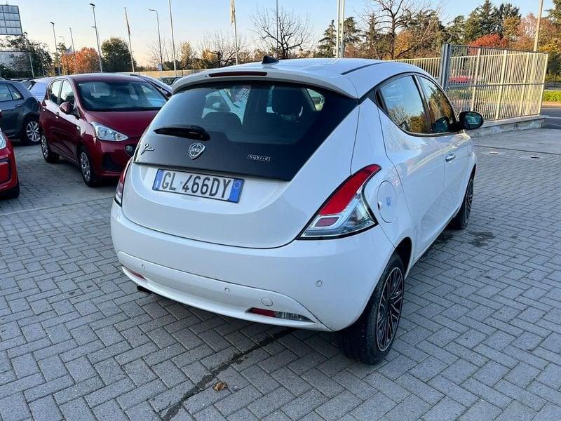 Lancia Ypsilon 1.0 FireFly 5 porte S&S Hybryd Gold