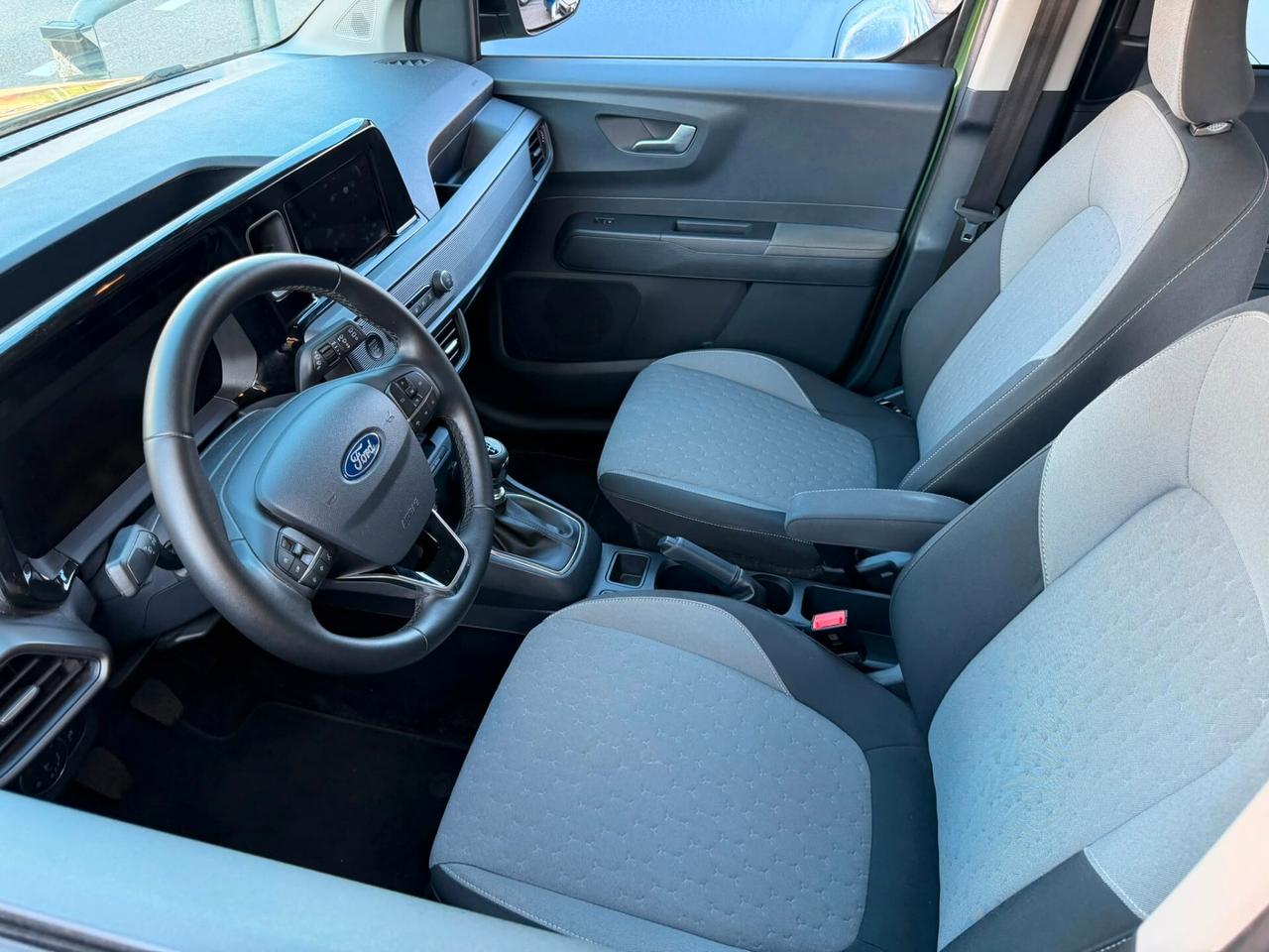 Ford Tourneo Courier 1.0 EcoBoost Titanium