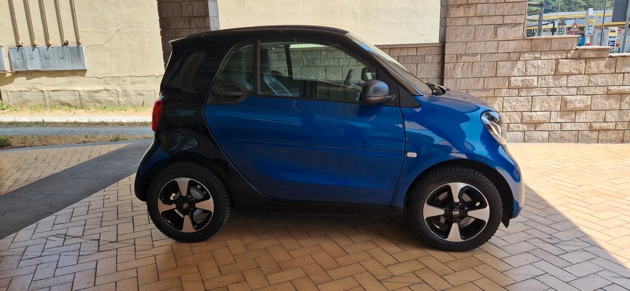 Smart ForTwo 70 1.0 twinamic Youngster cerchi in lega cambio automatico e sequenziale sedili in pelle