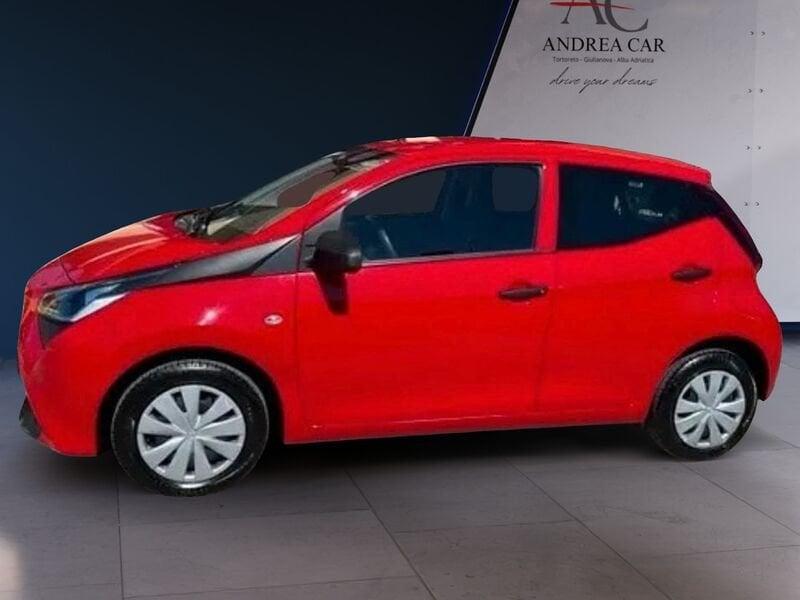 Toyota Aygo Aygo 5p 1.0 x-clusiv red pack m-mt 72cv
