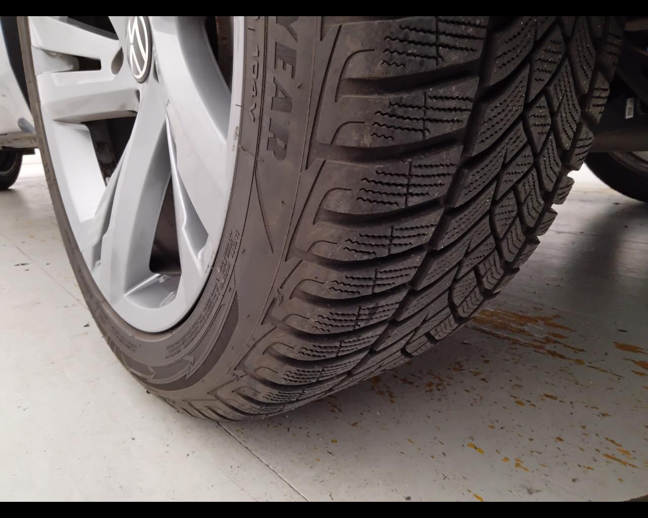 VOLKSWAGEN Tiguan II 2021 - Tiguan 2.0 tdi R-Line 150cv dsg