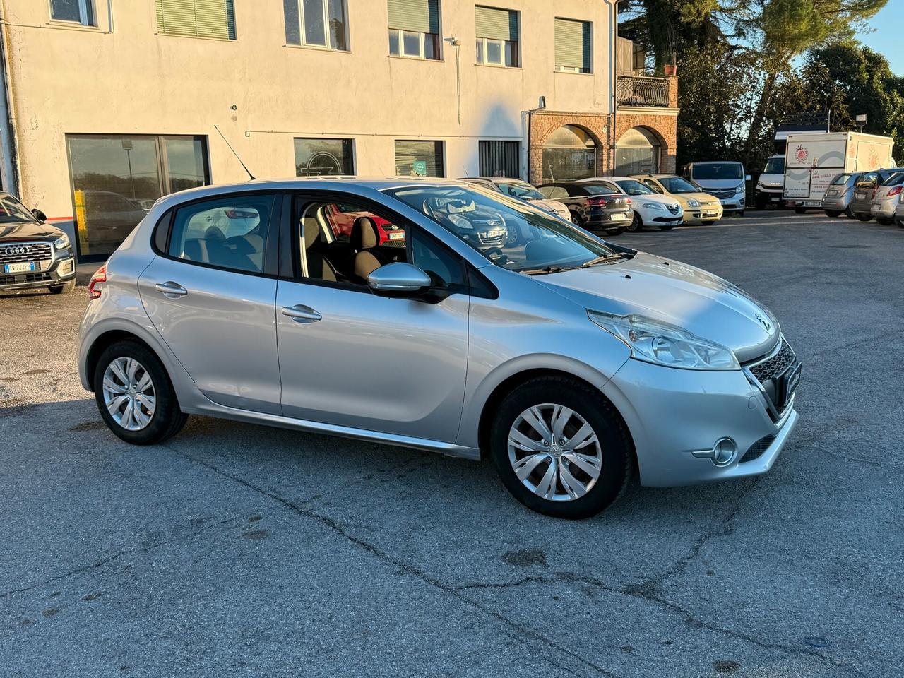 Peugeot 208 1.4 HDi 68 CV 5 porte Allure
