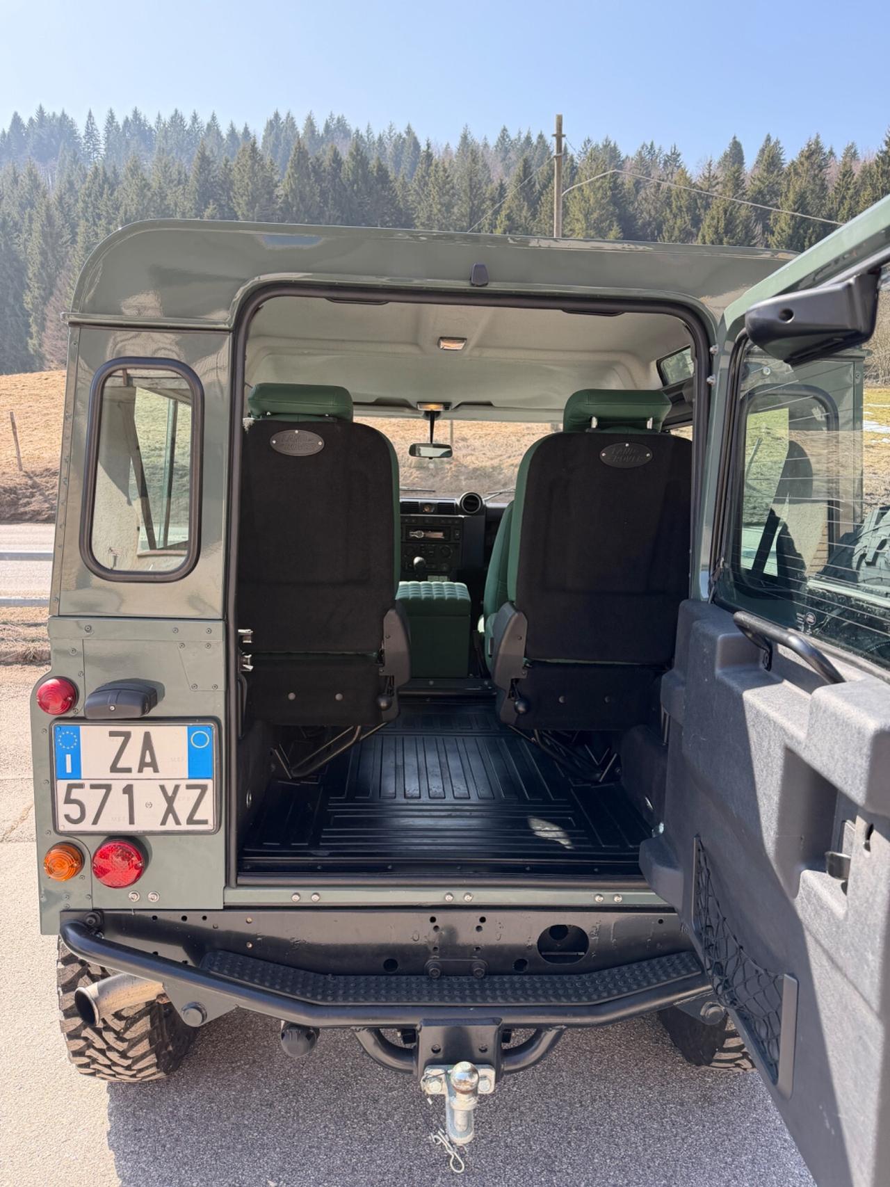 Land Rover Defender 90 2.4 TD4 Station Wagon SE