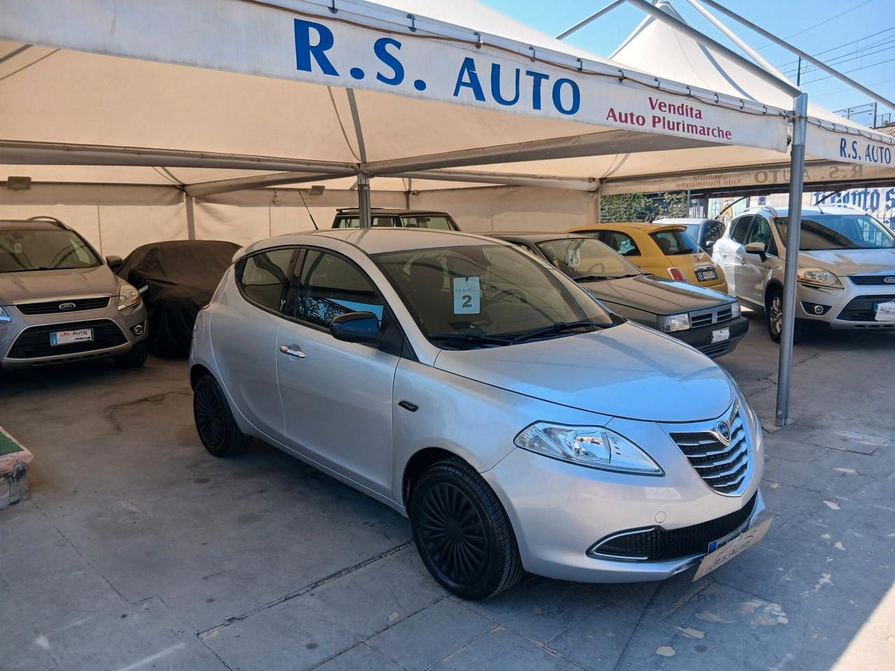 Lancia Ypsilon 1.2 69 CV 5 porte full 13