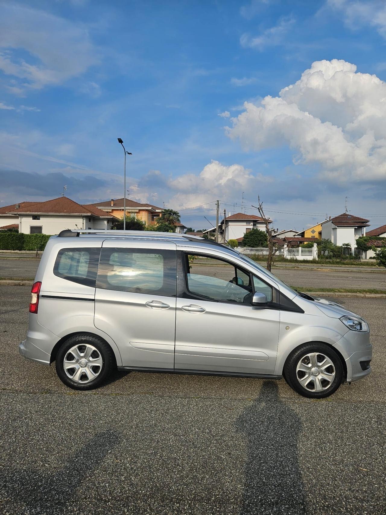 Ford Tourneo Courier 1.5 Titanium