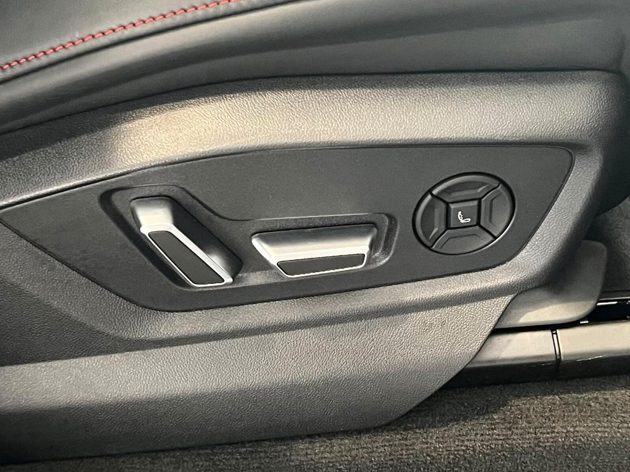 Audi Q8 RS TFSI V8 quattro tiptronic