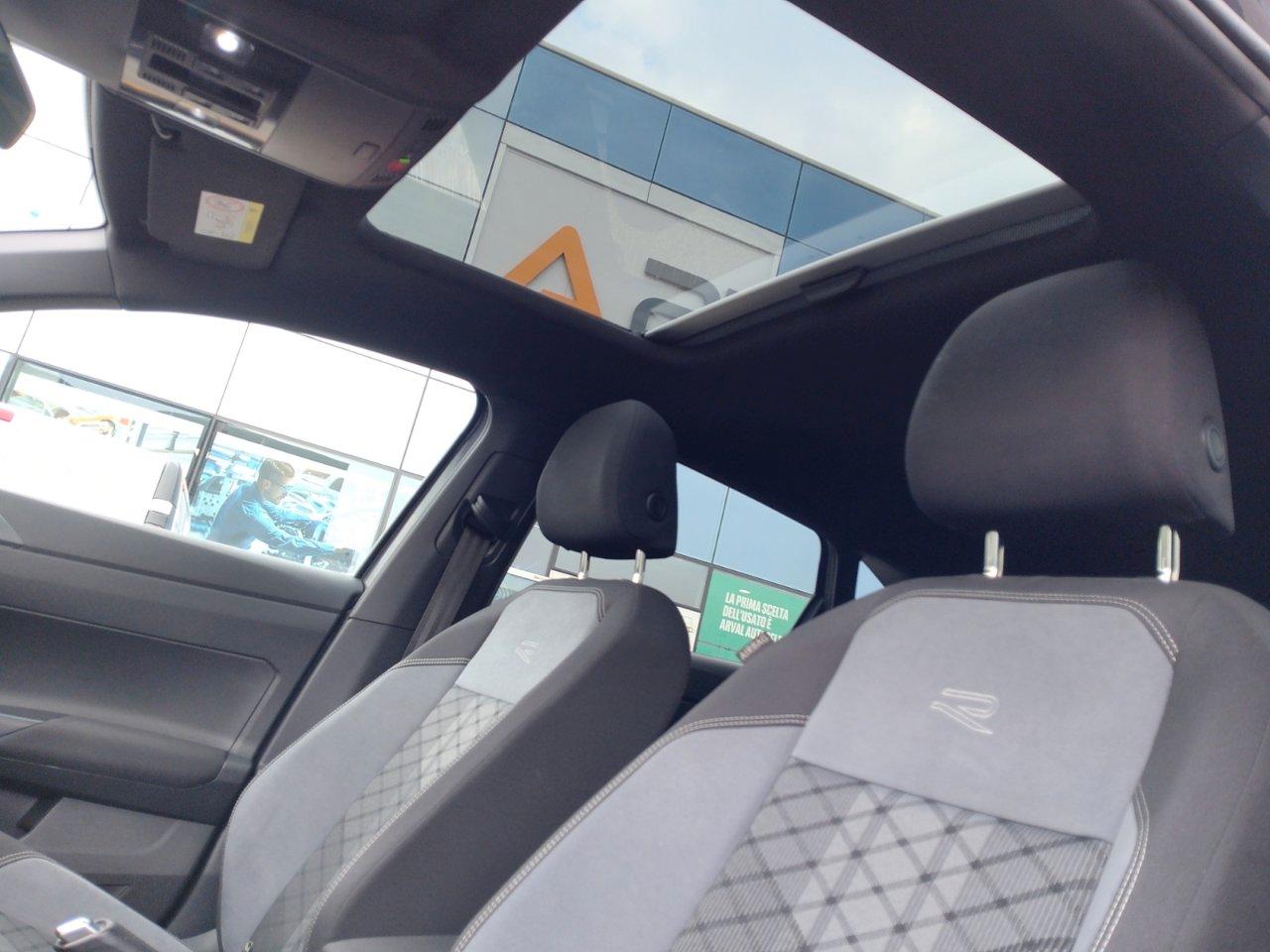 Volkswagen Taigo 1.0 tsi R-Line 110cv