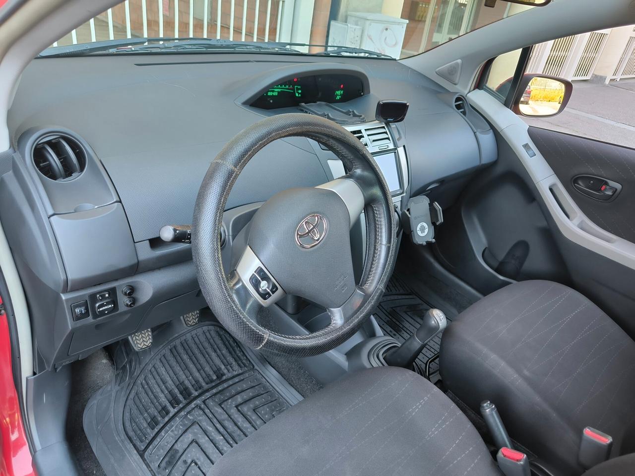 Toyota Yaris 1.0 5 porte Sol