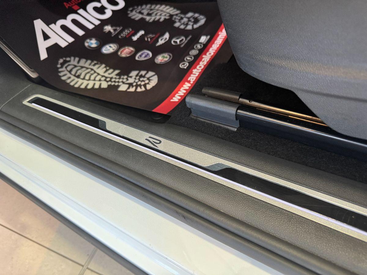 VOLKSWAGEN Tiguan 2.0 TDI DSG R-Line Luci Ambient