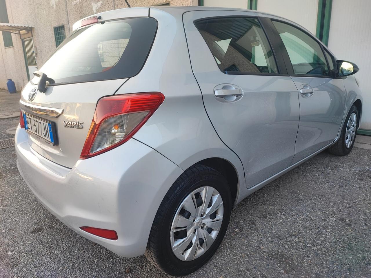 Toyota Yaris 1.0 5 porte BENZINA NEOPATENTATI 2013