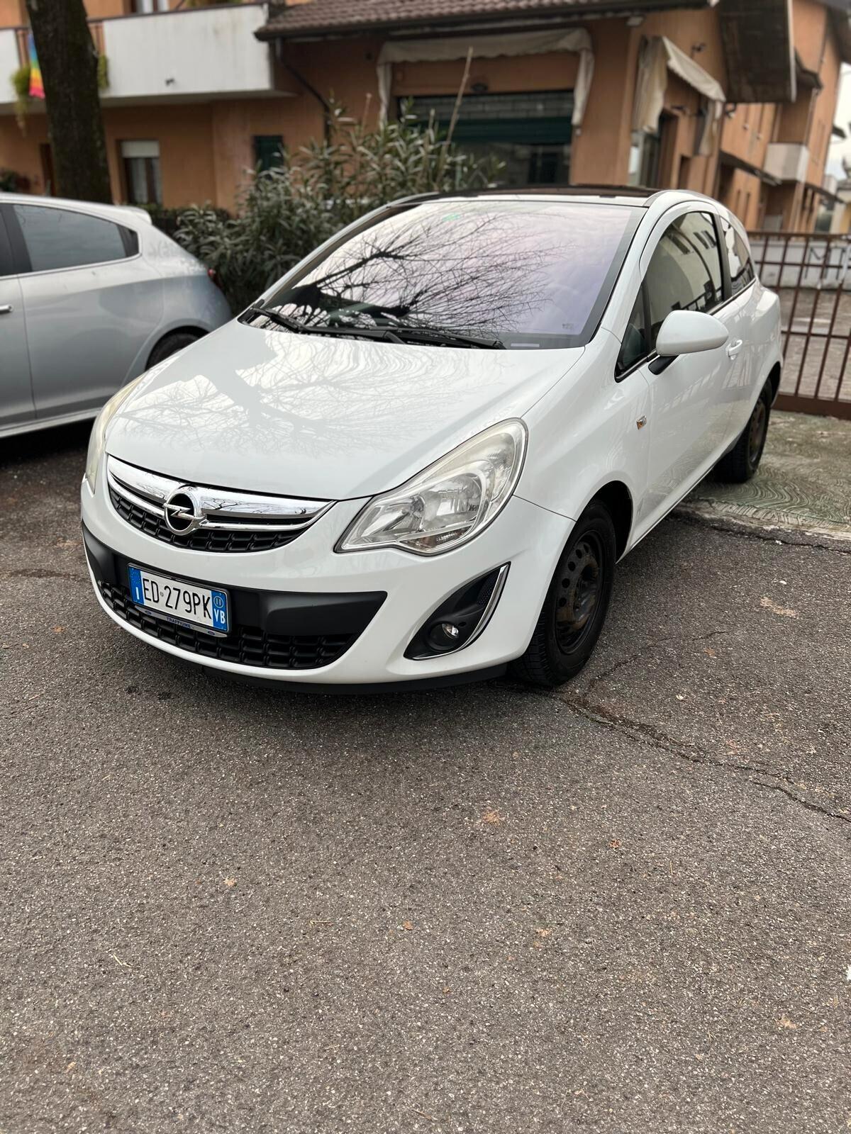 Opel Corsa 1.4 16V 3 porte b-color X NEOPATENTATI