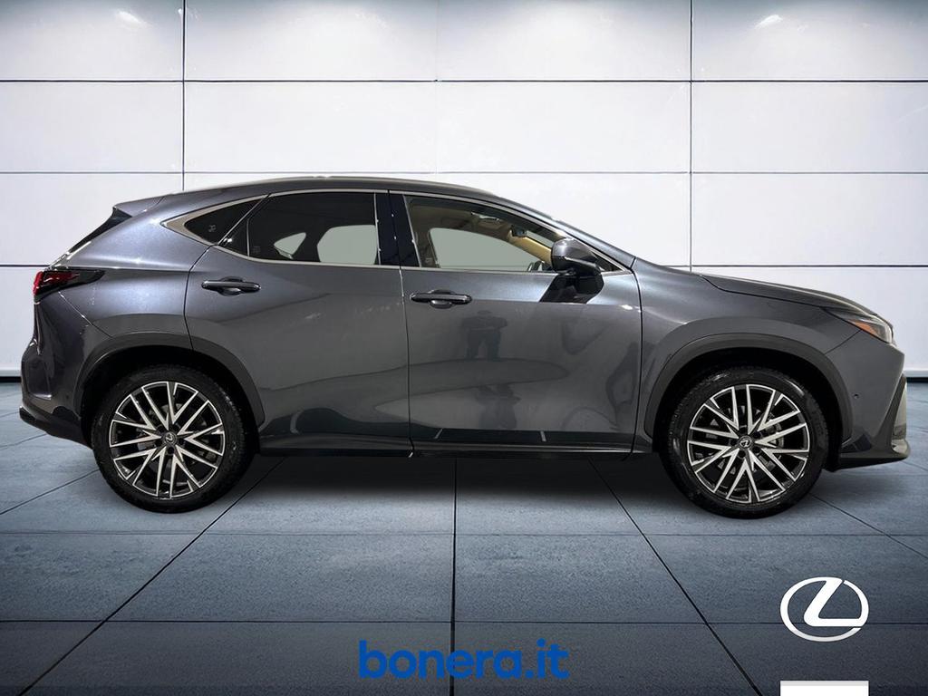 Lexus NX 2.5 Hybrid Luxury 4WD e-CVT